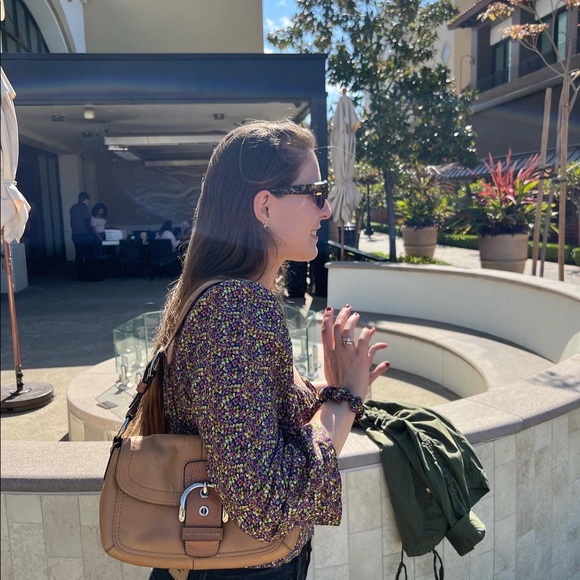 Meet your Posher, Anna - Picture 3 of 4